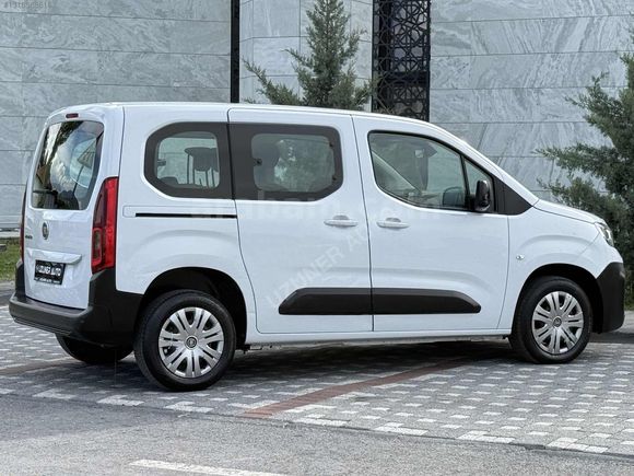 UZUNER AUTO'dan 2023 MODEL 1.5blueHDİ 97 bin km hatasız
