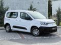 UZUNER AUTO'dan 2023 MODEL 1.5blueHDİ 97 bin km hatasız