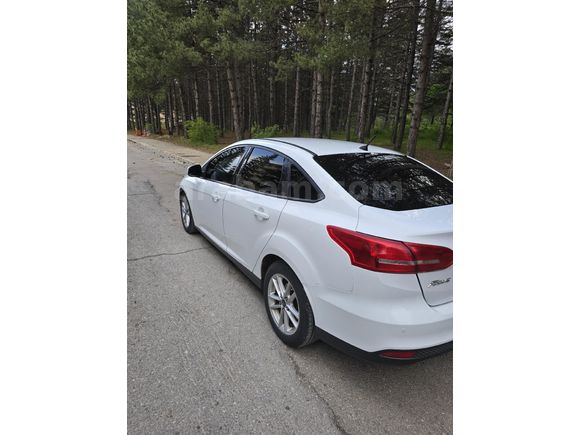 Sahibinden Ford Focus 1.6 TDCi Trend X 2015 Model  234.600 km Beyaz