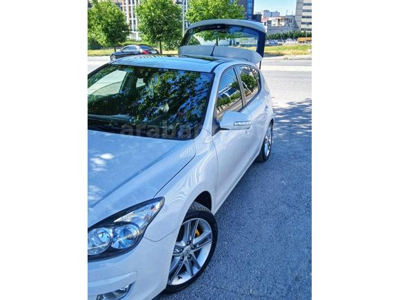 Sahibinden Hyundai i30 1.6 CRDi Prime 2011 Model  176.000 km Beyaz