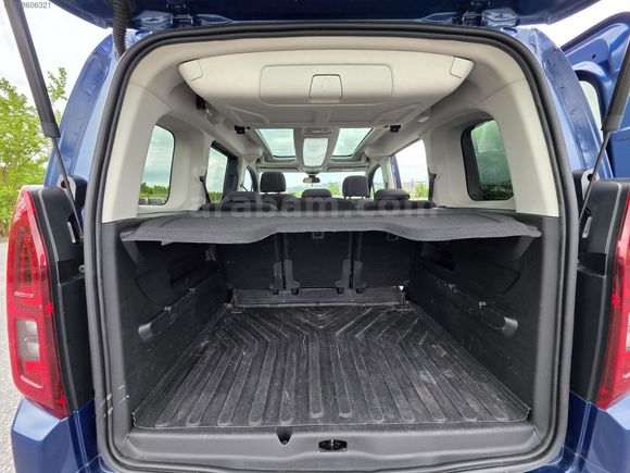 AKBAŞ OTOMOTİV'DEN HATASIZ OPEL COMBO ULTİMATE CAM TAVAN 2023.
