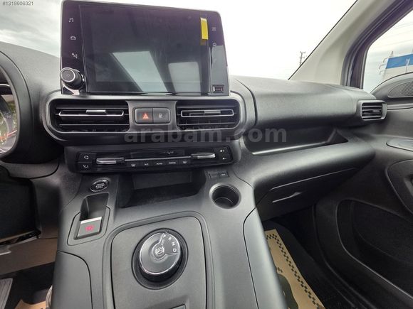 AKBAŞ OTOMOTİV'DEN HATASIZ OPEL COMBO ULTİMATE CAM TAVAN 2023.