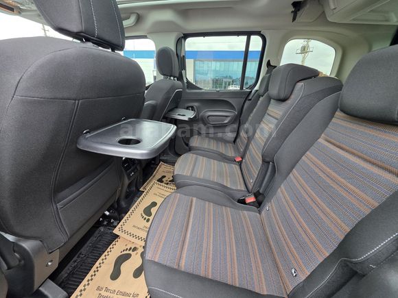 AKBAŞ OTOMOTİV'DEN HATASIZ OPEL COMBO ULTİMATE CAM TAVAN 2023.