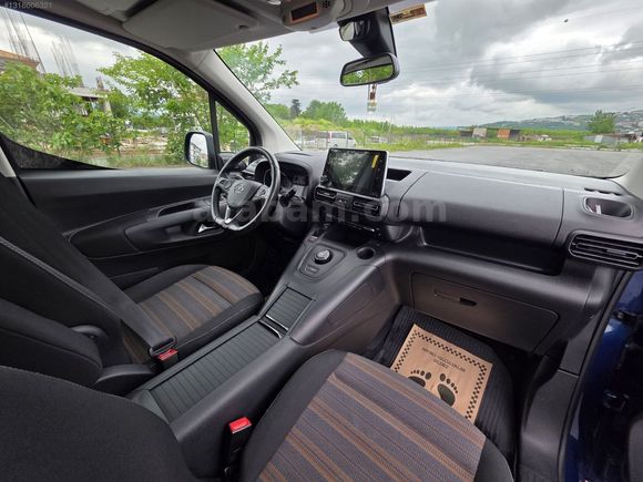 AKBAŞ OTOMOTİV'DEN HATASIZ OPEL COMBO ULTİMATE CAM TAVAN 2023.