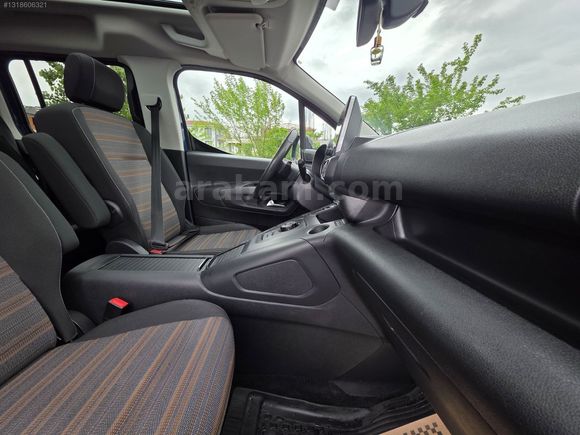 AKBAŞ OTOMOTİV'DEN HATASIZ OPEL COMBO ULTİMATE CAM TAVAN 2023.