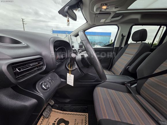 AKBAŞ OTOMOTİV'DEN HATASIZ OPEL COMBO ULTİMATE CAM TAVAN 2023.