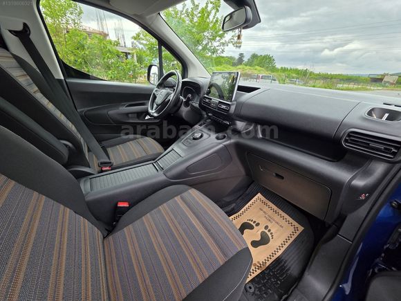 AKBAŞ OTOMOTİV'DEN HATASIZ OPEL COMBO ULTİMATE CAM TAVAN 2023.
