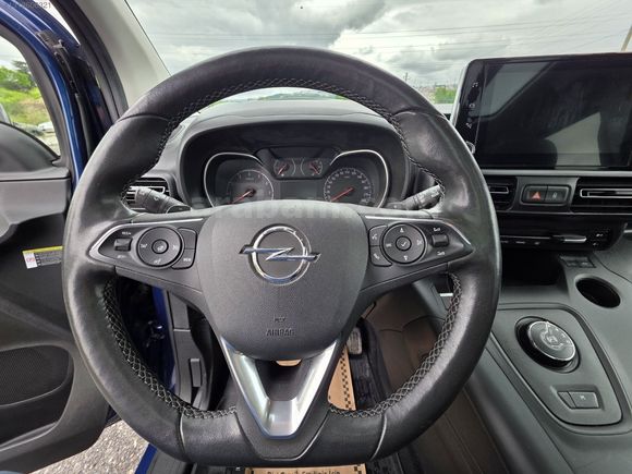 AKBAŞ OTOMOTİV'DEN HATASIZ OPEL COMBO ULTİMATE CAM TAVAN 2023.