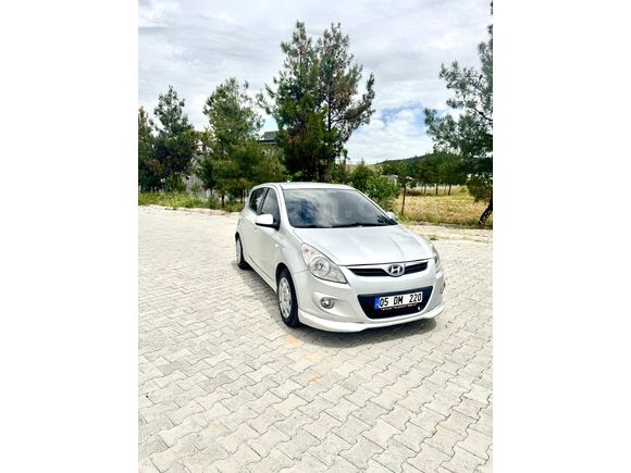 Memurdan sıfır muayeneli Sahibinden Hyundai i20 Troy 1.4 CVVT Prime 2011 Model
