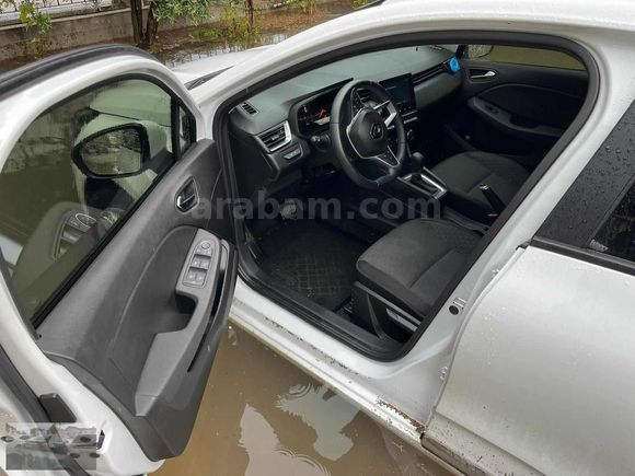 UCA81'DEN 2021 RENAULT CLİO 1.0 TCE TOUCH OTOMATİK K.K 12 TAKSİT