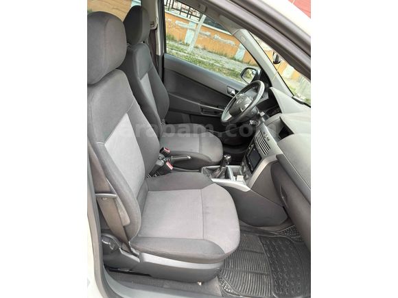  Orijinal Temiz Opel Astra 1.6 Essentia 2013 Model 