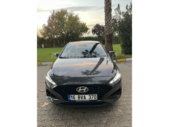 Sahibinden Hyundai i30 1.5 T-GDI Comfort 2025 Model  6.400 km Gri (titanyum)