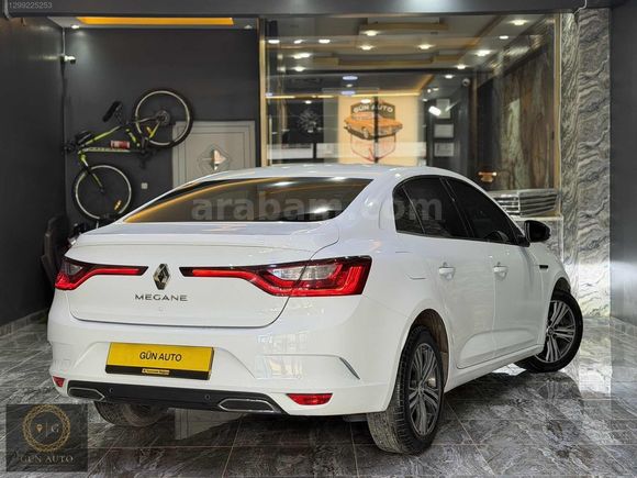 GÜN AUTO'DAN RENAULT MEGANE 4 TOUCH 2022 AİRBEG ORJİNAL