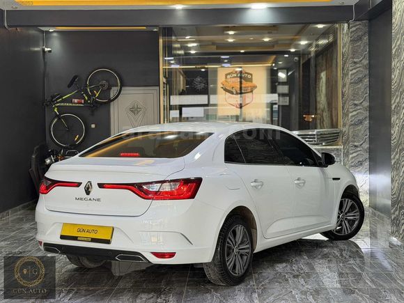 GÜN AUTO'DAN RENAULT MEGANE 4 TOUCH 2022 AİRBEG ORJİNAL