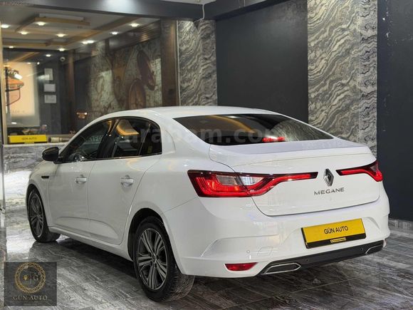 GÜN AUTO'DAN RENAULT MEGANE 4 TOUCH 2022 AİRBEG ORJİNAL
