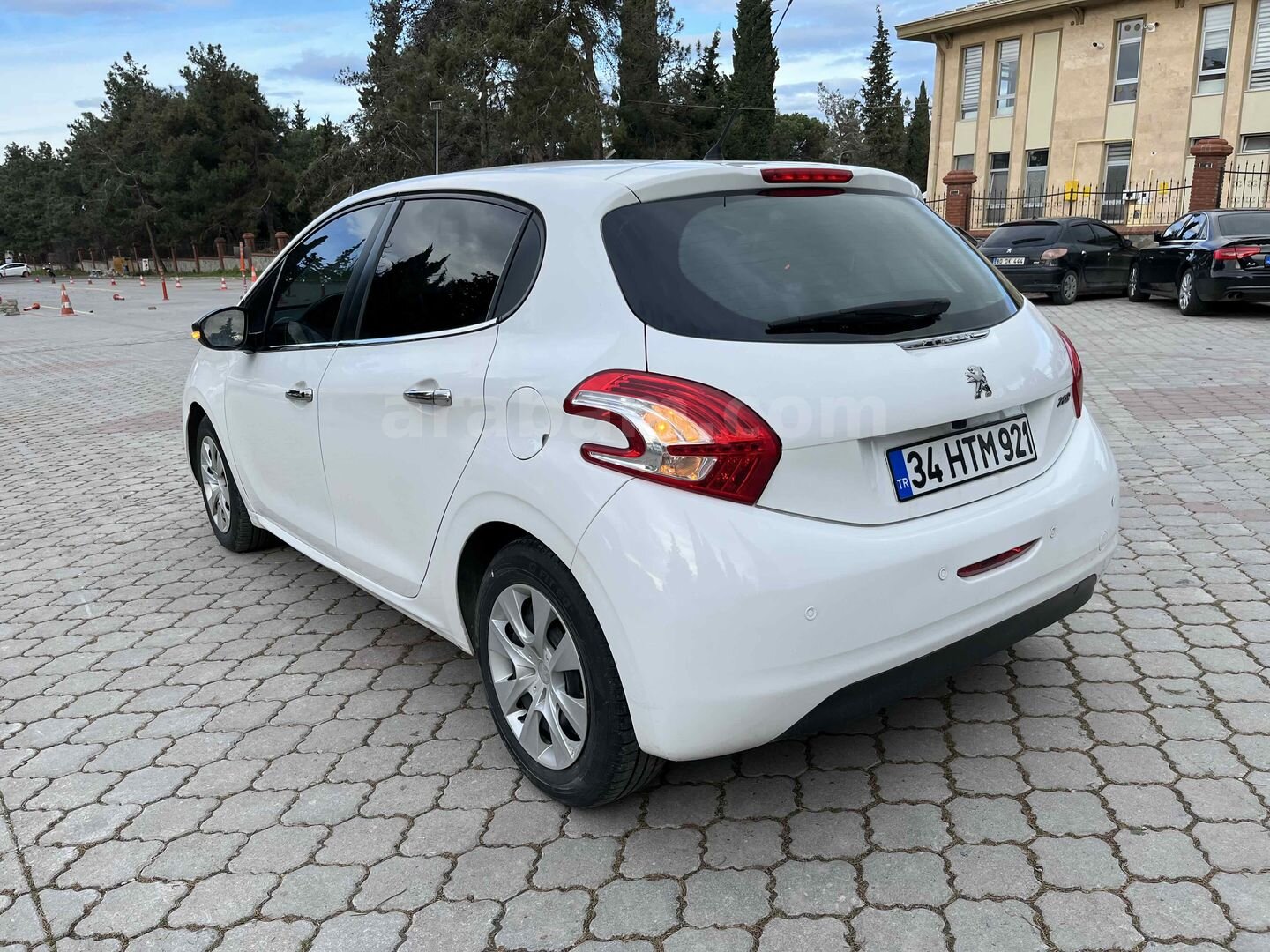 Galeriden Peugeot 208 1.0 VTi Access 2014 Model Samsun 154.000 km Beyaz 4