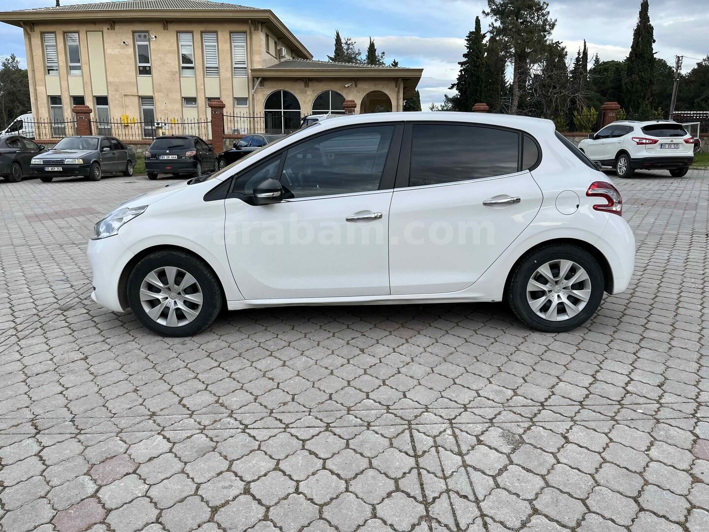 Galeriden Peugeot 208 1.0 VTi Access 2014 Model Samsun 154.000 km Beyaz 5