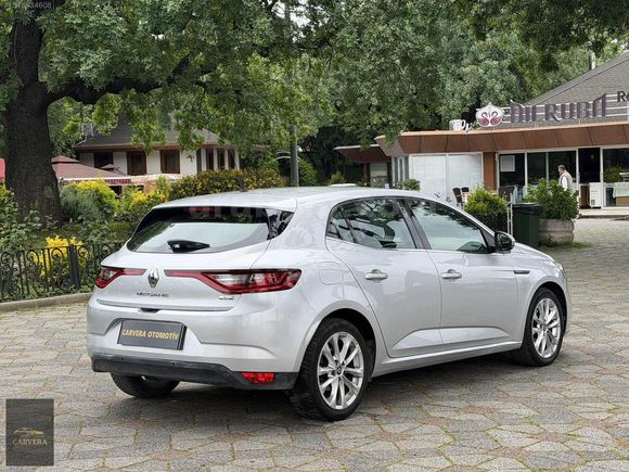 CARVERA'DAN MEGANE TOUCH , ÇELİK JANT , NAVİGASYON , GERİ GÖRÜŞ.