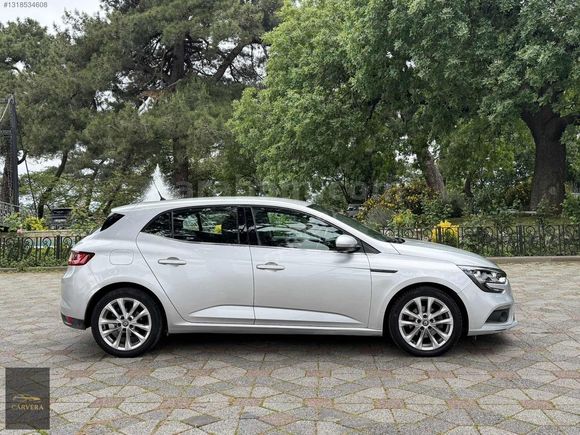 CARVERA'DAN MEGANE TOUCH , ÇELİK JANT , NAVİGASYON , GERİ GÖRÜŞ.