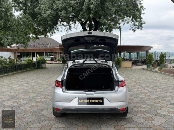 CARVERA'DAN MEGANE TOUCH , ÇELİK JANT , NAVİGASYON , GERİ GÖRÜŞ.