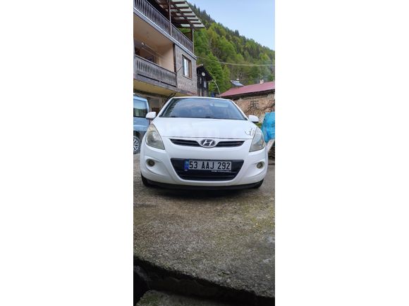 Sahibinden Hyundai i20 Troy 1.4 CRDi Prime 2011 Model  196.000 km Beyaz