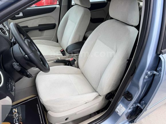 //188.000// KM FORD FOCUS 1.6 16V GHİA 115 HP EMSALSİZ