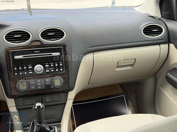 //188.000// KM FORD FOCUS 1.6 16V GHİA 115 HP EMSALSİZ
