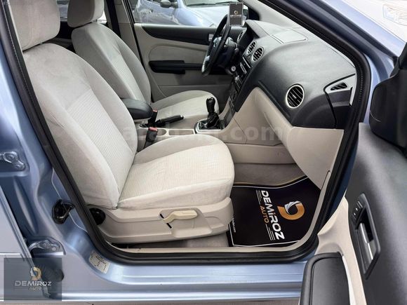 //188.000// KM FORD FOCUS 1.6 16V GHİA 115 HP EMSALSİZ