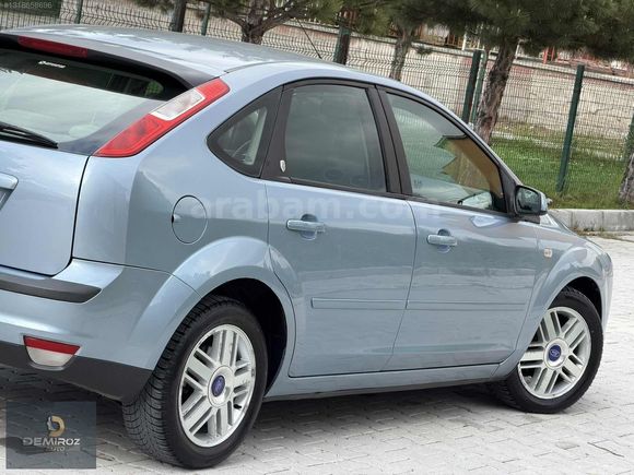 //188.000// KM FORD FOCUS 1.6 16V GHİA 115 HP EMSALSİZ