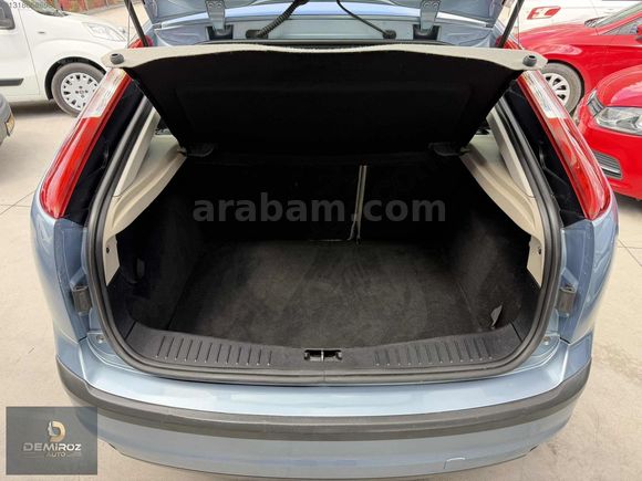 //188.000// KM FORD FOCUS 1.6 16V GHİA 115 HP EMSALSİZ