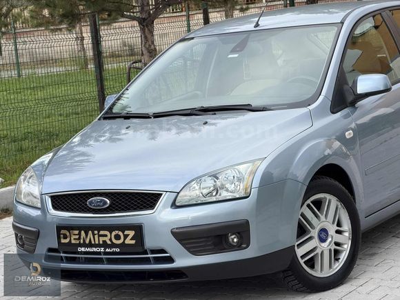 //188.000// KM FORD FOCUS 1.6 16V GHİA 115 HP EMSALSİZ