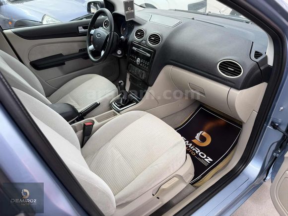 //188.000// KM FORD FOCUS 1.6 16V GHİA 115 HP EMSALSİZ
