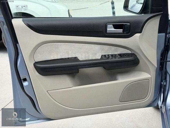 //188.000// KM FORD FOCUS 1.6 16V GHİA 115 HP EMSALSİZ
