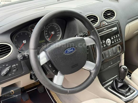 //188.000// KM FORD FOCUS 1.6 16V GHİA 115 HP EMSALSİZ