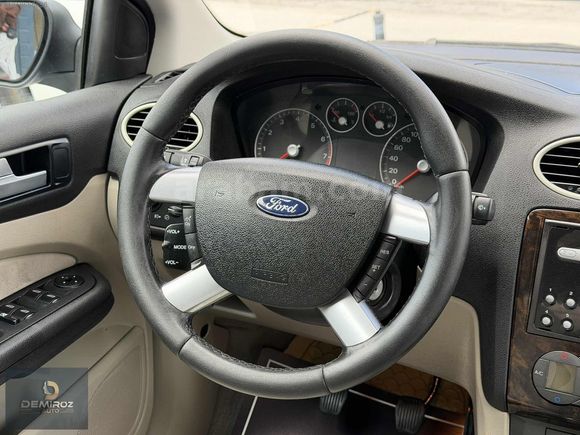 //188.000// KM FORD FOCUS 1.6 16V GHİA 115 HP EMSALSİZ
