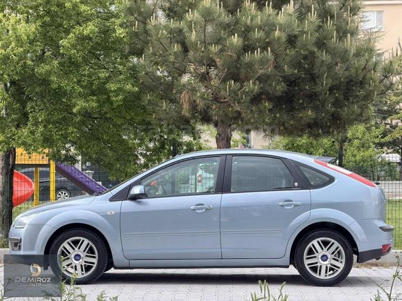 //188.000// KM FORD FOCUS 1.6 16V GHİA 115 HP EMSALSİZ