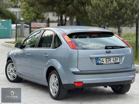 //188.000// KM FORD FOCUS 1.6 16V GHİA 115 HP EMSALSİZ