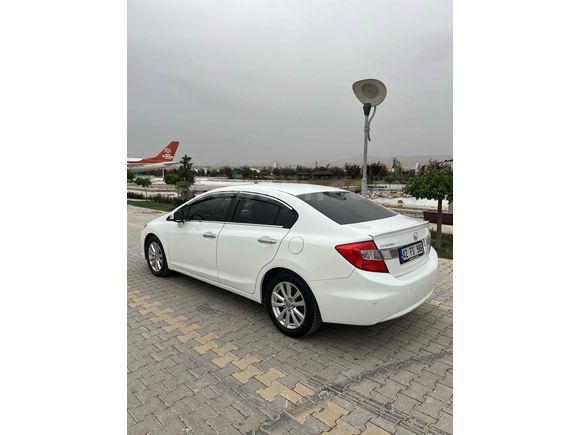 Sahibinden Honda Civic 1.6i VTEC Eco Elegance 2014 Model 