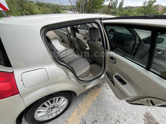 Sahibinden Renault Megane 1.6 Privilege 2006 Model..