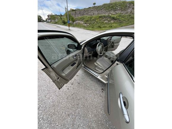 Sahibinden Renault Megane 1.6 Privilege 2006 Model..