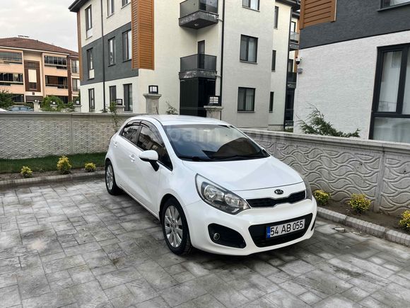 Temiz. Kullanılmış otomatik araç almak için satıyorum