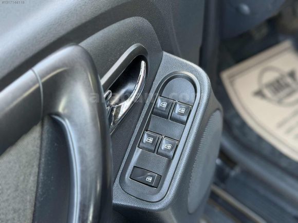 CAM GİBİ HATASIZ DEĞİŞENSİZ HASAR KAYITSIZ 2016 DUSTER 143.000KM