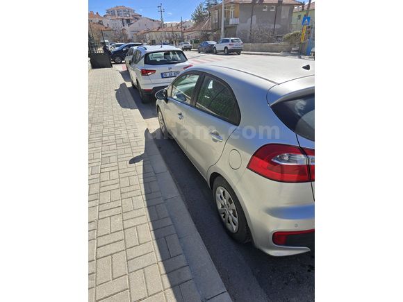 Öğretmenden Kia Rio 1.4 CRDi Comfort 2016 Model
