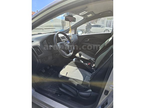 Öğretmenden Kia Rio 1.4 CRDi Comfort 2016 Model