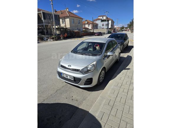 Öğretmenden Kia Rio 1.4 CRDi Comfort 2016 Model
