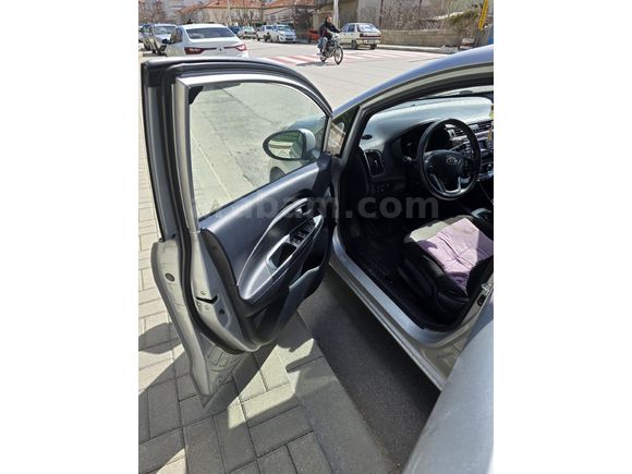 Öğretmenden Kia Rio 1.4 CRDi Comfort 2016 Model