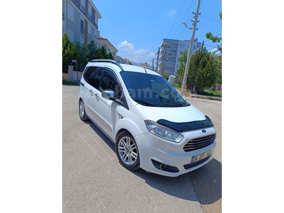 Otomobil ruhsatlı Ford Tourneo Courier 1.6 TDCi Titanium 2015 Model Antalya 194.800 km Beyaz