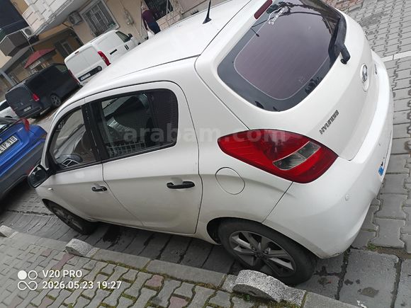 Sahibinden Hyundai i20 1.4 CRDi Team 2012 Model  292.000 km Beyaz