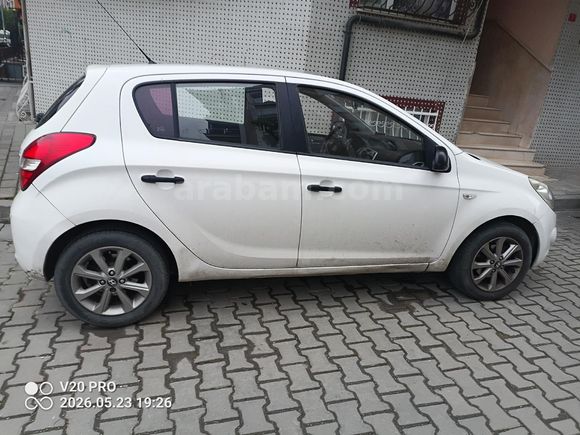 Sahibinden Hyundai i20 1.4 CRDi Team 2012 Model  292.000 km Beyaz