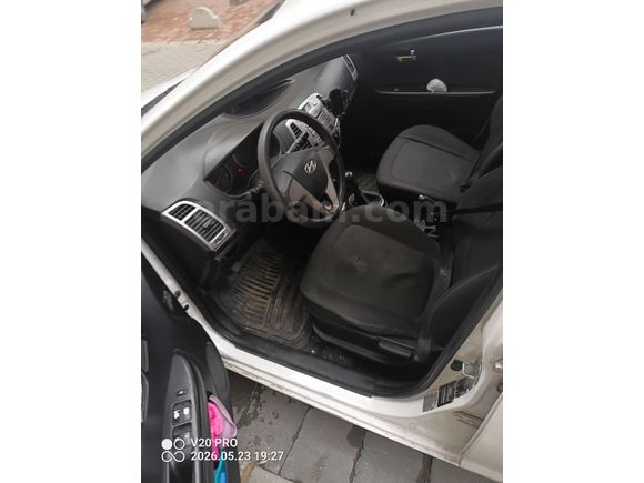 Sahibinden Hyundai i20 1.4 CRDi Team 2012 Model  292.000 km Beyaz